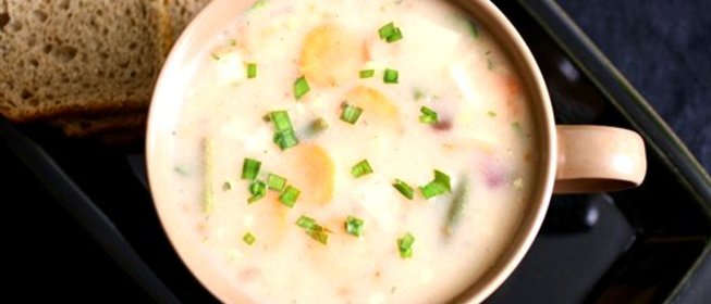 Легкий куриный суп с зеленью