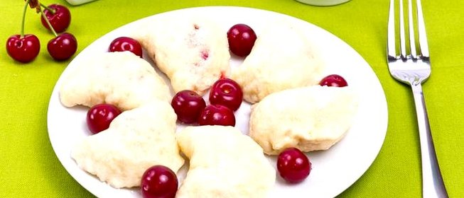 Вареники с вишней на пару