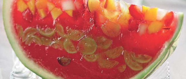 Фруктовое желе в арбузе