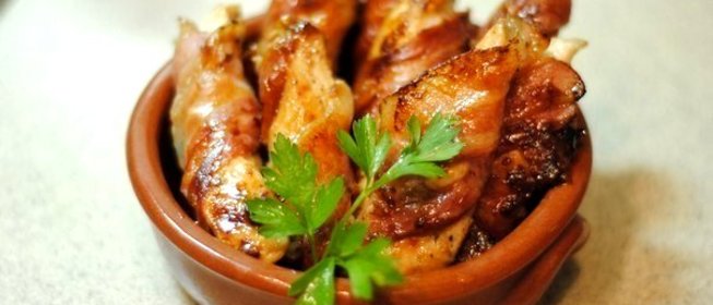 Куриные палочки в беконе