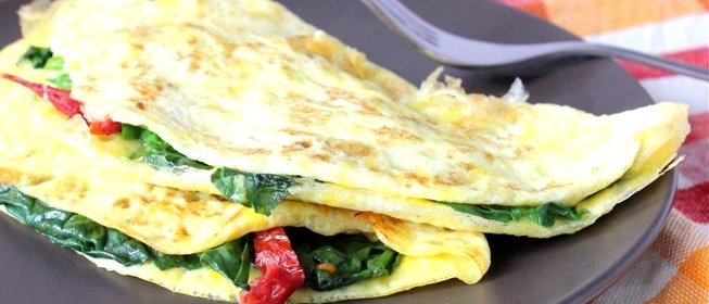 Омлет со шпинатом и сыром