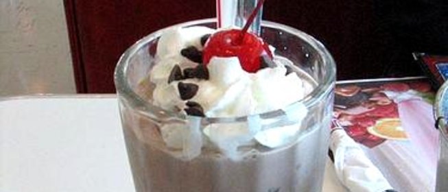 Коктейль Царский сюрприз с шоколадной крошкой