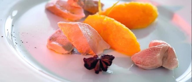 Филе кролика, тушенное с вином и бадьяном