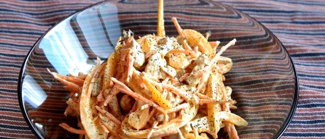 Салат с курицей, перцем и морковью