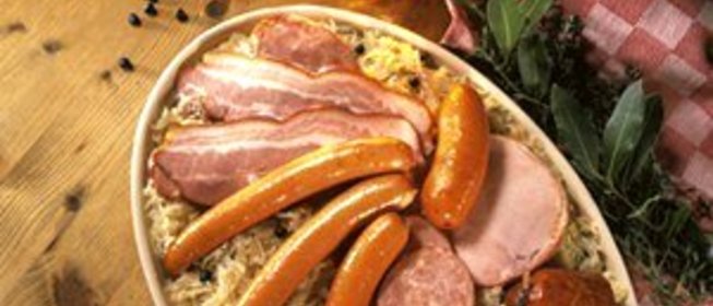 Шукрут (тушеная квашеная капуста с копченостями)