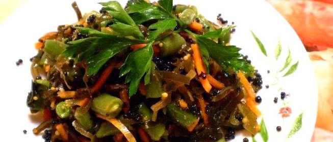 Салат из морской капусты и стручковой фасоли