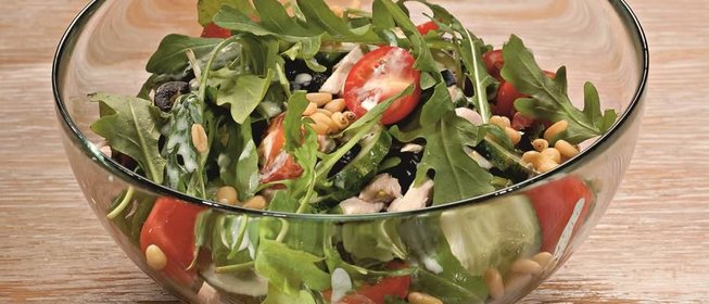 Салат из курицы с кефирной заправкой