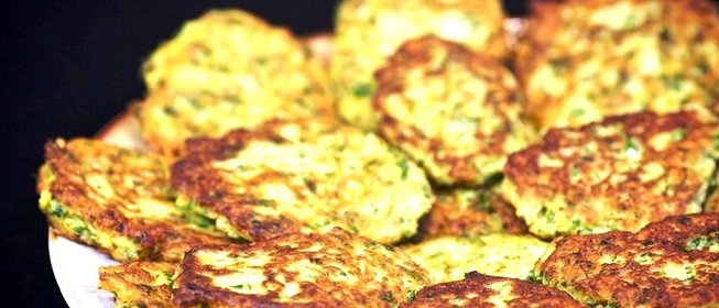 Кабачковые оладьи с козьим сыром