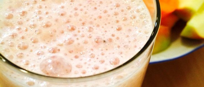 Смузи из замороженных фруктов с овсяными хлопьями