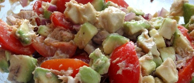 Сальса из авокадо с тунцом