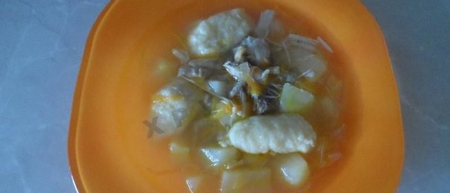 Куриный суп с мучными клёцками
