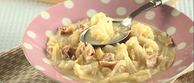 Куриный суп с кольраби и цветной капустой