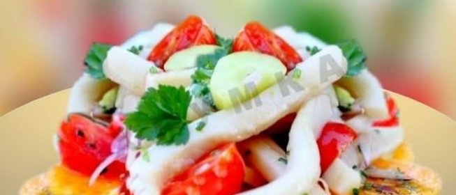 Салат с кальмарами и огурцами