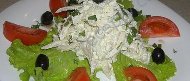 Салат с кальмарами и помидорами