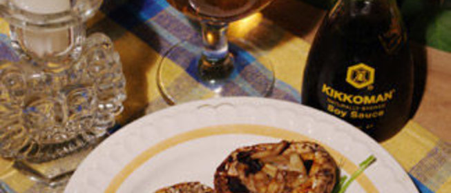 Грибы, фаршированные морским коктейлем