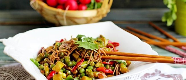 Гречневая лапша с овощами
