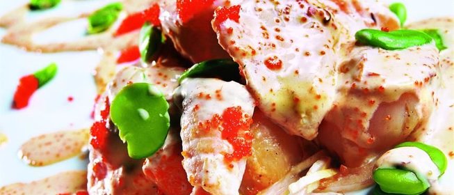 Рыба-соль с морскими гребешками и соусом васаби