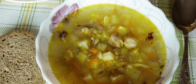 Суп из рыбных консервов с перловкой