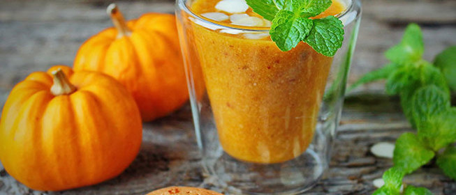 Тыквенный смузи с финиками и имбирным сиропом