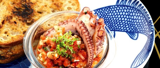 Сальса с кальмарами и осьминогом