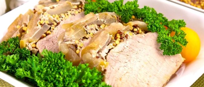 Свинина с яблоками, запеченная в фольге