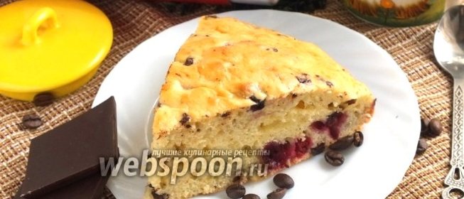 Сметанник с ягодами и кофейным шоколадом