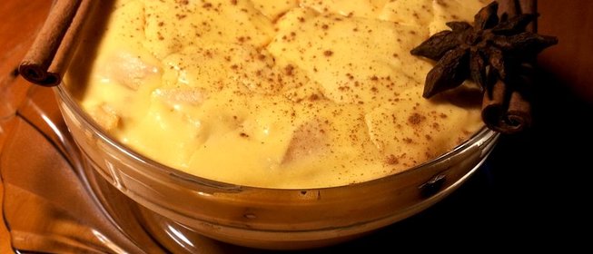 Творожная запеканка с яблоком и черносливом