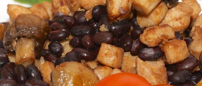 Теплый салат с куриным филе