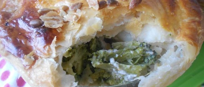 Зеленая гречка под слоеным тестом