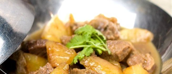 Говядина в карри мадрас с картофелем