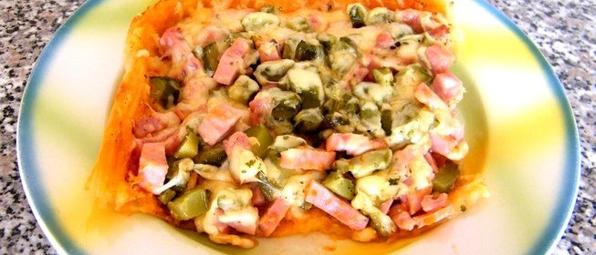 Пицца из слоеного теста на скорую руку