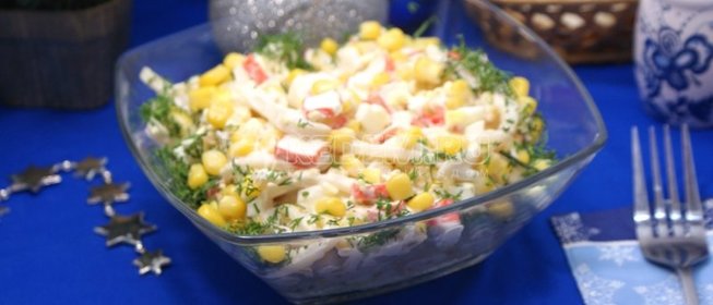 Салат с кальмарами и кукурузой