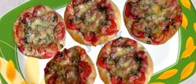 Пицца мини из слоеного теста