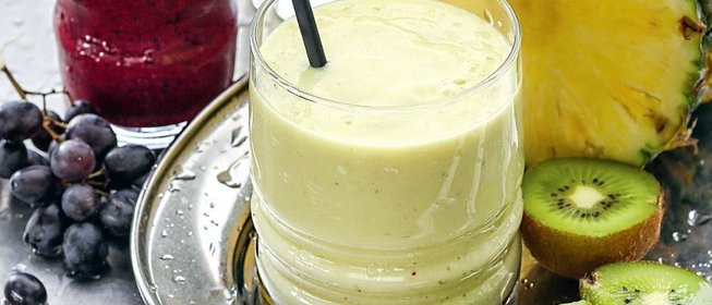 Смузи из авокадо и банана