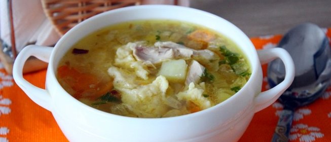 Куриный суп с картофелем и сырными клецками