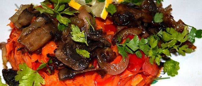 Вегетарианский салат с грибами