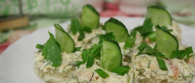 Канапе с плавленным сырком и форелью