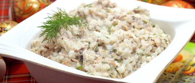 Салат с сайрой и рисом «Чайка»