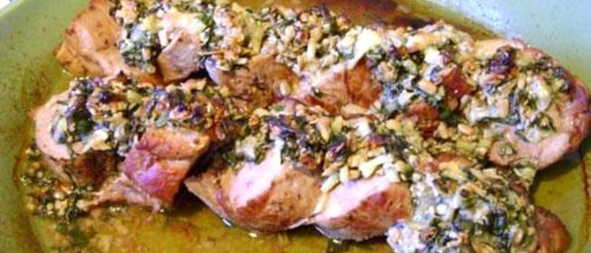 Филе свинины с соусом песто из семечек