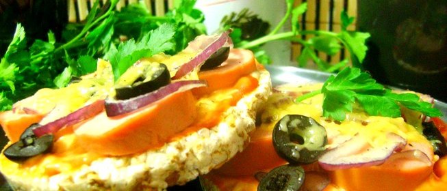 Мини-пицца на хлебцах