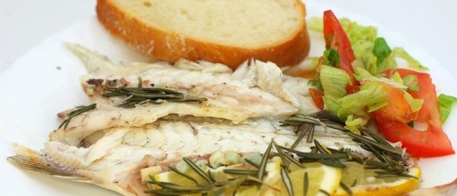 Запеченный морской окунь