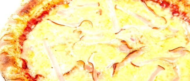Пицца с сыром и беконом