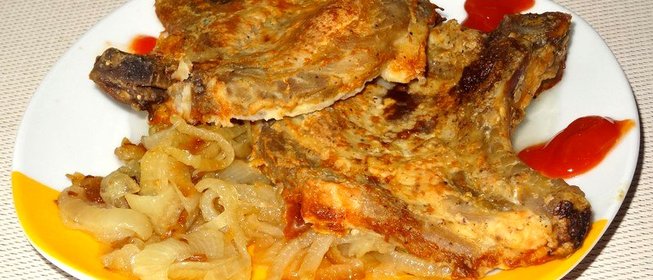 Запеченная свинина в майонезе с луком
