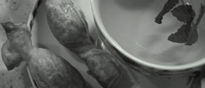 Конфетки из слоеного теста с финиками и мятой