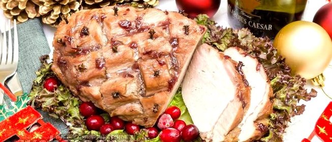 Свинина, запечённая с мёдом и вишнёвым вареньем