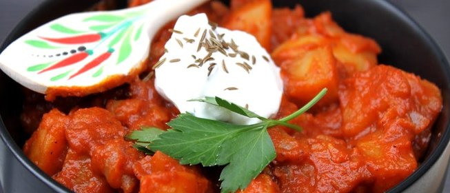 Свинина с картошкой и помидорами