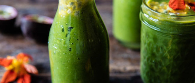 Смузи с манго и шпинатом