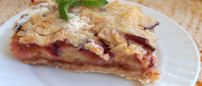 Насыпной яблочно-сливовый пирог: пошаговый рецепт