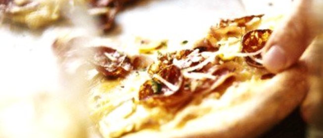 Пицца с колбасой по‑немецки