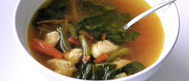 Куриный суп со стручковой фасолью и шпинатом